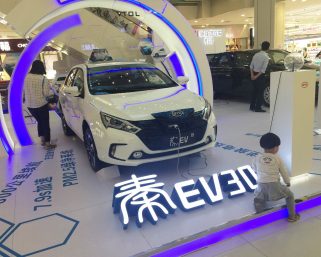 新エネルギー車が売れない インドに活路を見出す中国EVメーカー