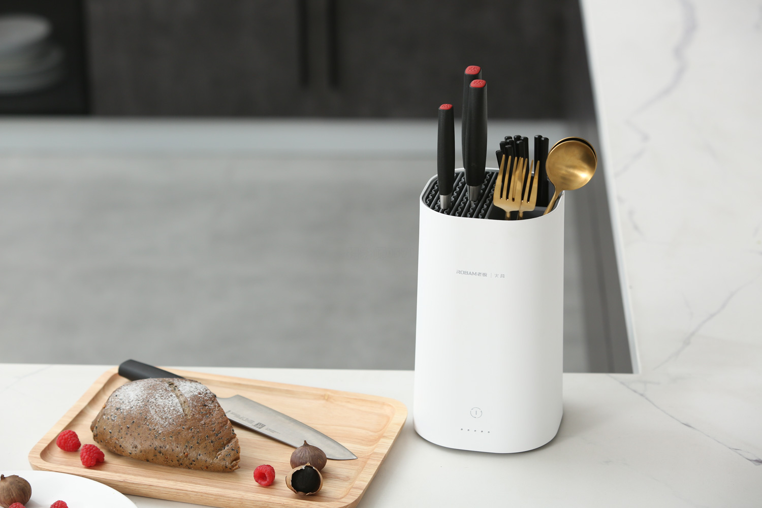 新型コロナ流行を逆手に、滅菌包丁スタンドが中国でブレイク