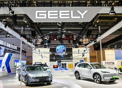 吉利汽車、イタリアEV市場に本格参入　BYDに続き欧州シェア争いへ
