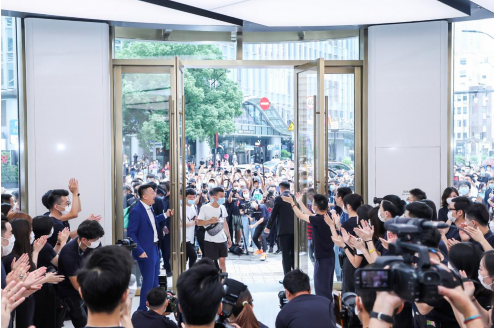 ファーウェイ、上海市に世界最大の旗艦店をオープン 　5G未来体験空間も提供