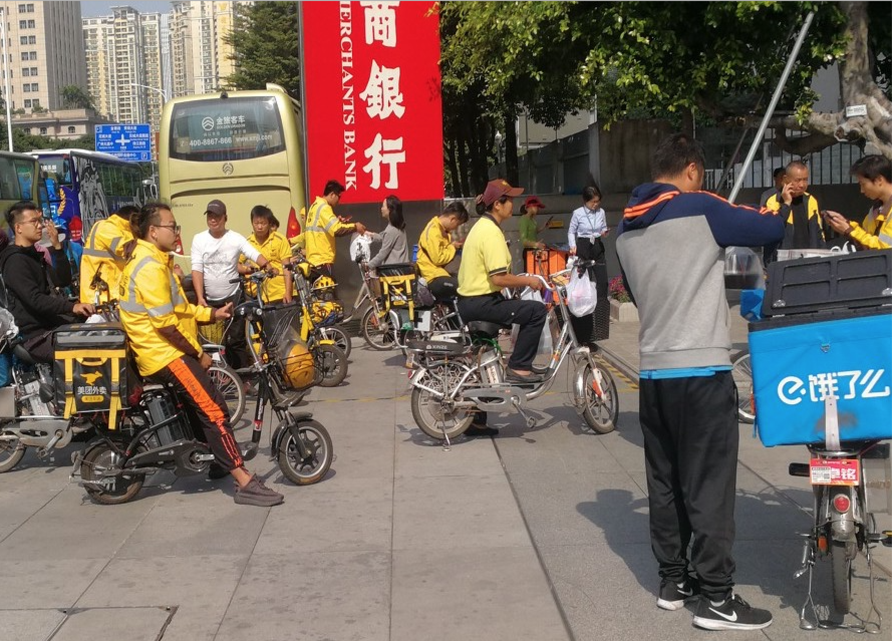 生活関連サービス双璧　アリババVS美団　ライブコマース参入でシェア競争