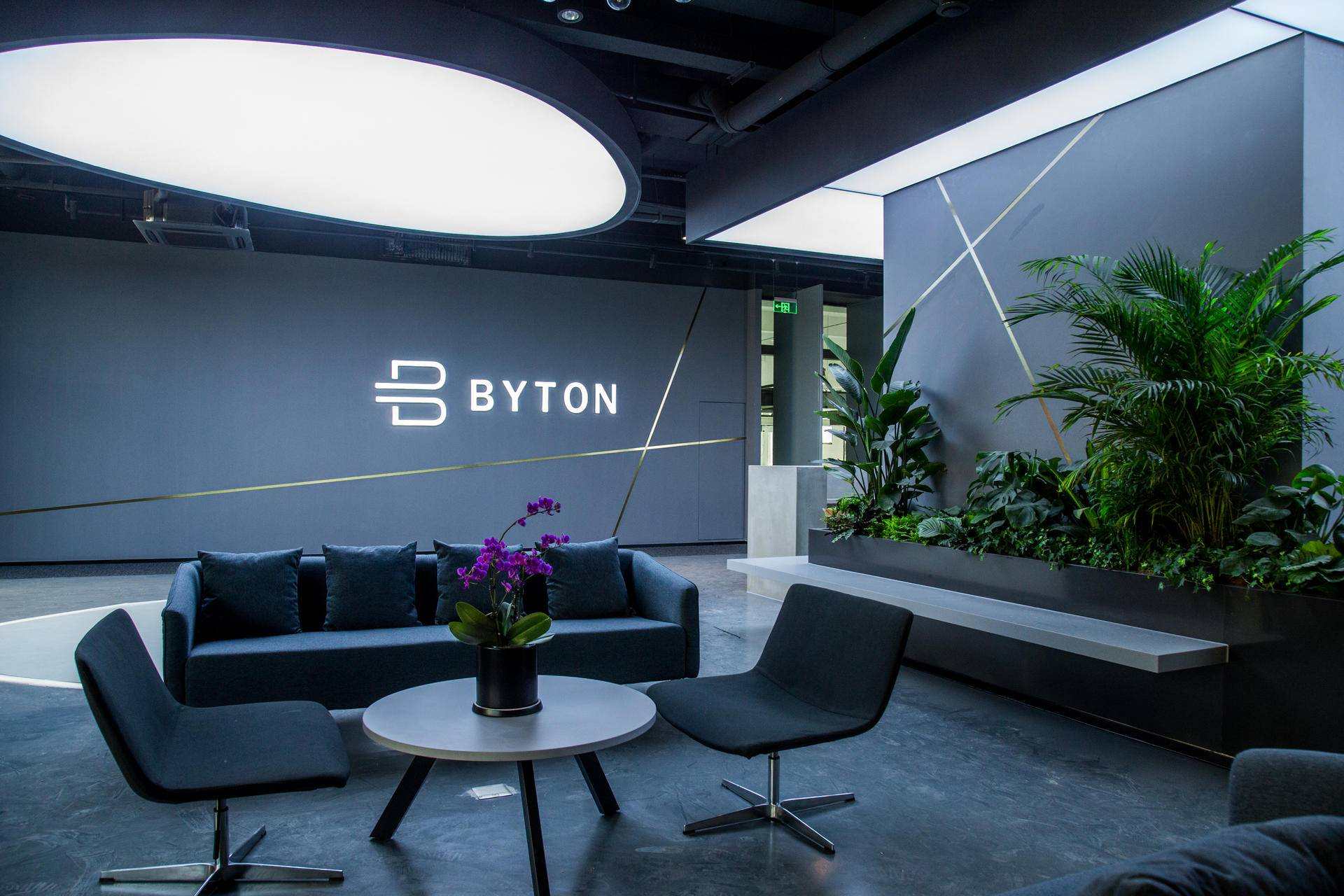 崩壊寸前だった中国EV「バイトン」、新会社設立でM-Byteの量産に向け再始動