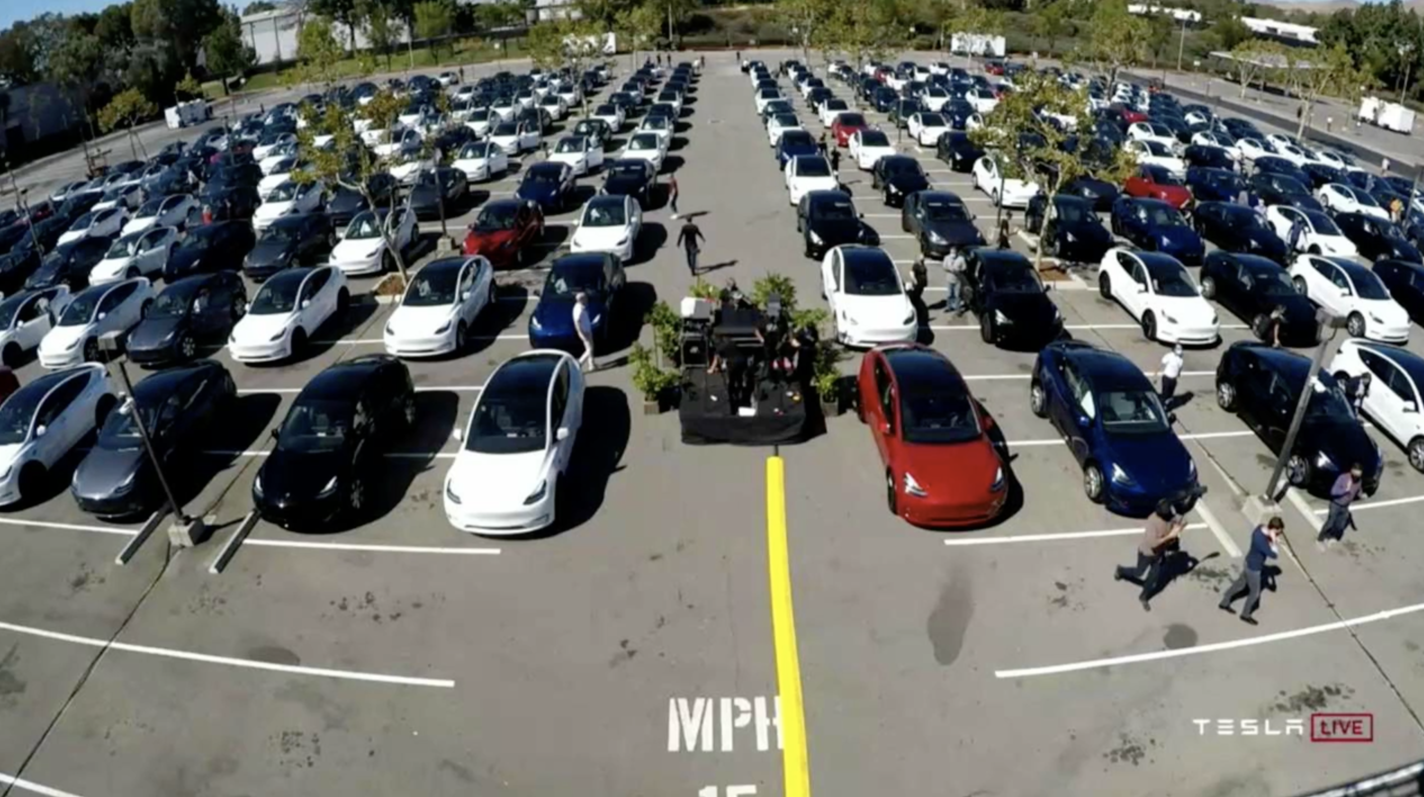 テスラがバッテリーの自社生産を開始　BEVの低価格化と大量生産を目指す