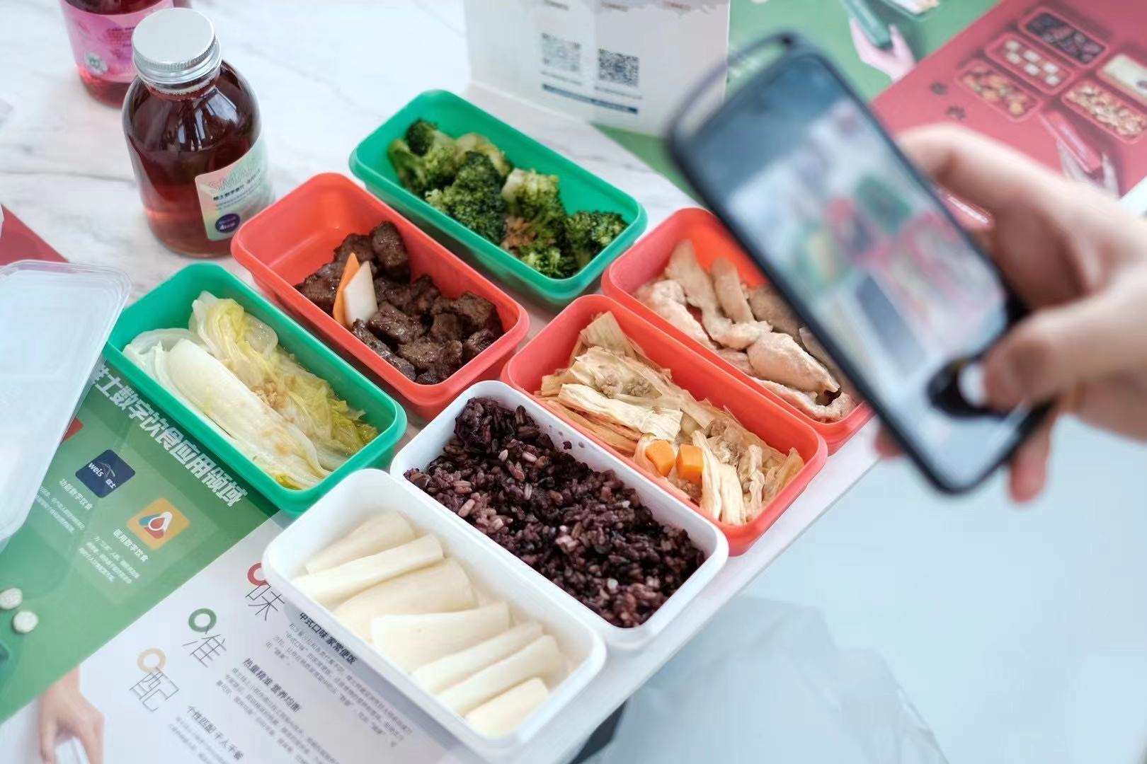 カロリーデータを可視化。出前弁当「維小飯」、アプリでメニューを自動設計 