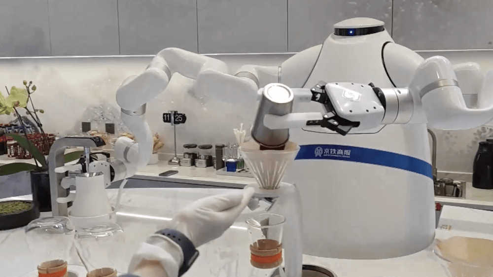 【動画】北京冬季五輪でバリスタロボが登場、熱々のコーヒーを3分で提供