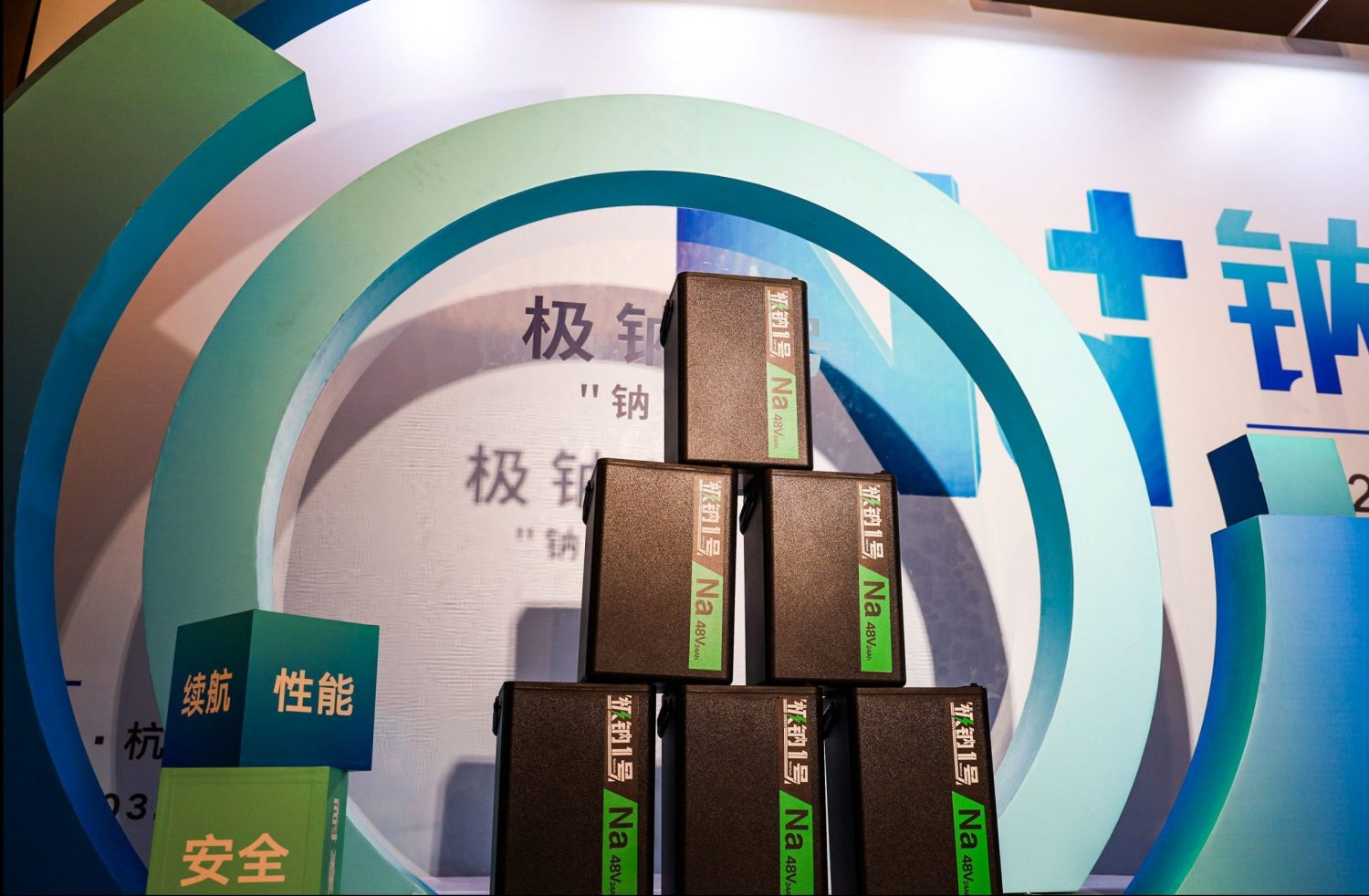 中国電動二輪車大手の「雅迪」、ナトリウムイオン電池搭載を大規模に推進