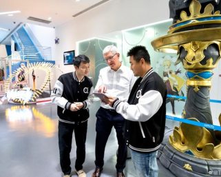 アップルCEO、中国ゲーム大手「miHoYo」の上海本社を訪問　「原神」スタッフに感謝
