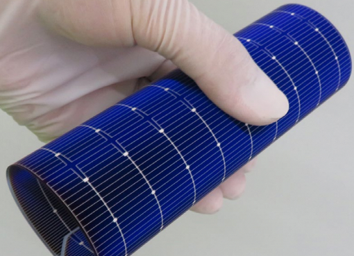 中国の科学者、360度折り曲げ自在の太陽電池を開発　