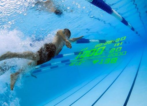 水泳中のデータを即座に視覚化、水中用ARゴーグル「Holoswim」が海外展開を加速