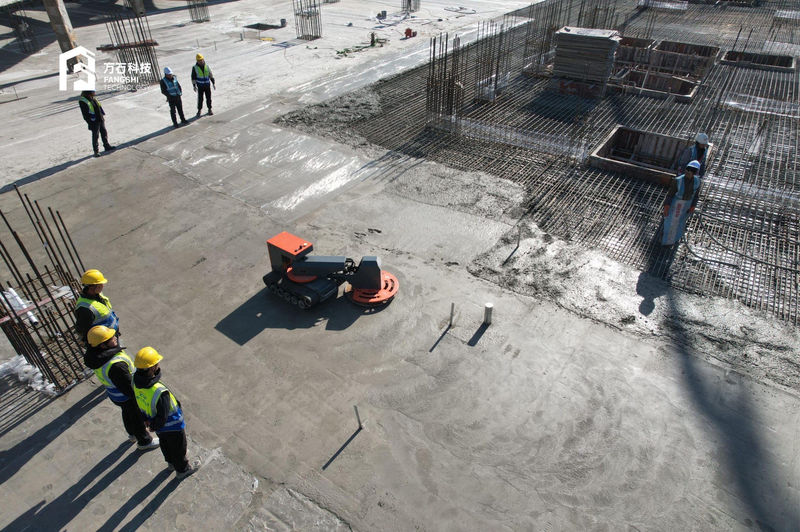 中国、人手不足解消へ建設ロボ　施工や測量など多岐に