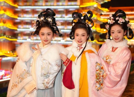 中国で空前の「漢服」ブーム、非日常感を楽しむ人急増