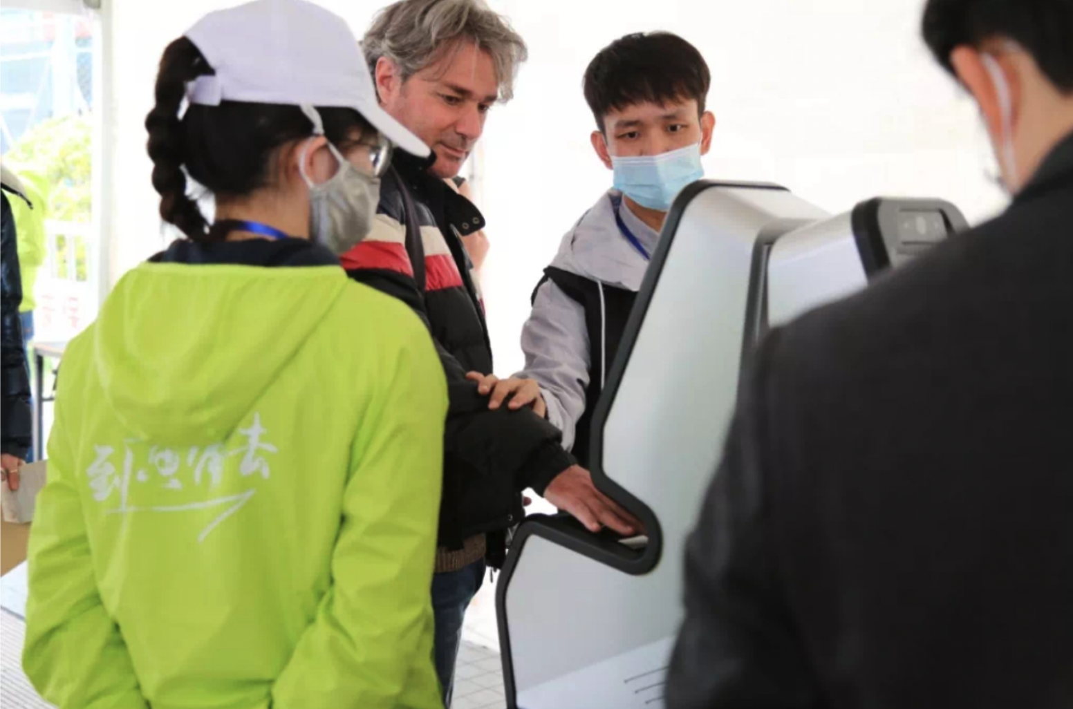 注目の「手のひら静脈認証」技術。手をかざすだけで瞬時に本人確認、偽造の心配もなし