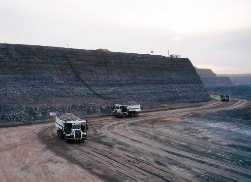 鉱山向け無人トラック「EACON」が約60億円を調達、24年末には稼働1000台を目指す