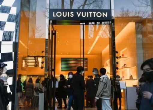 「日本のルイ・ヴィトンは中国人だらけ！」　円安加速、中国富裕層“爆買い”の対象は高級ブランドや不動産へ