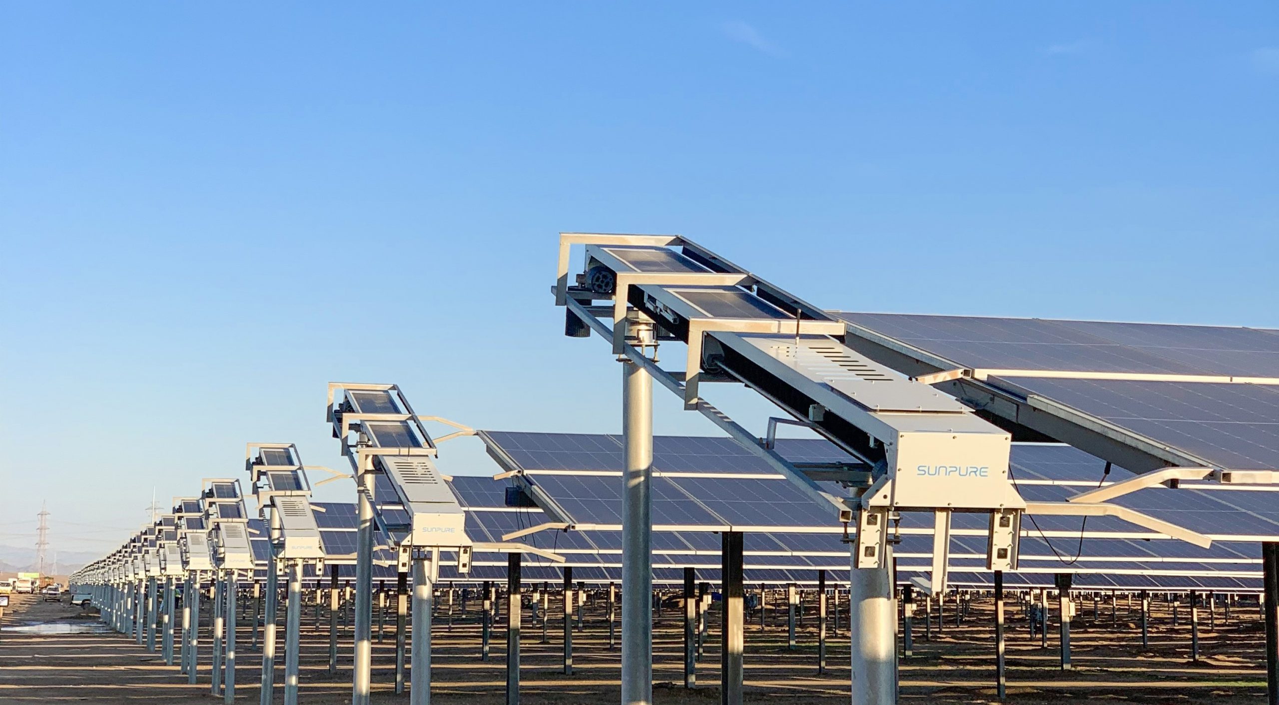 人気の太陽光パネル 中国の太陽光パネル清掃ロボット、シリーズAで20億円超を調達 中東市場