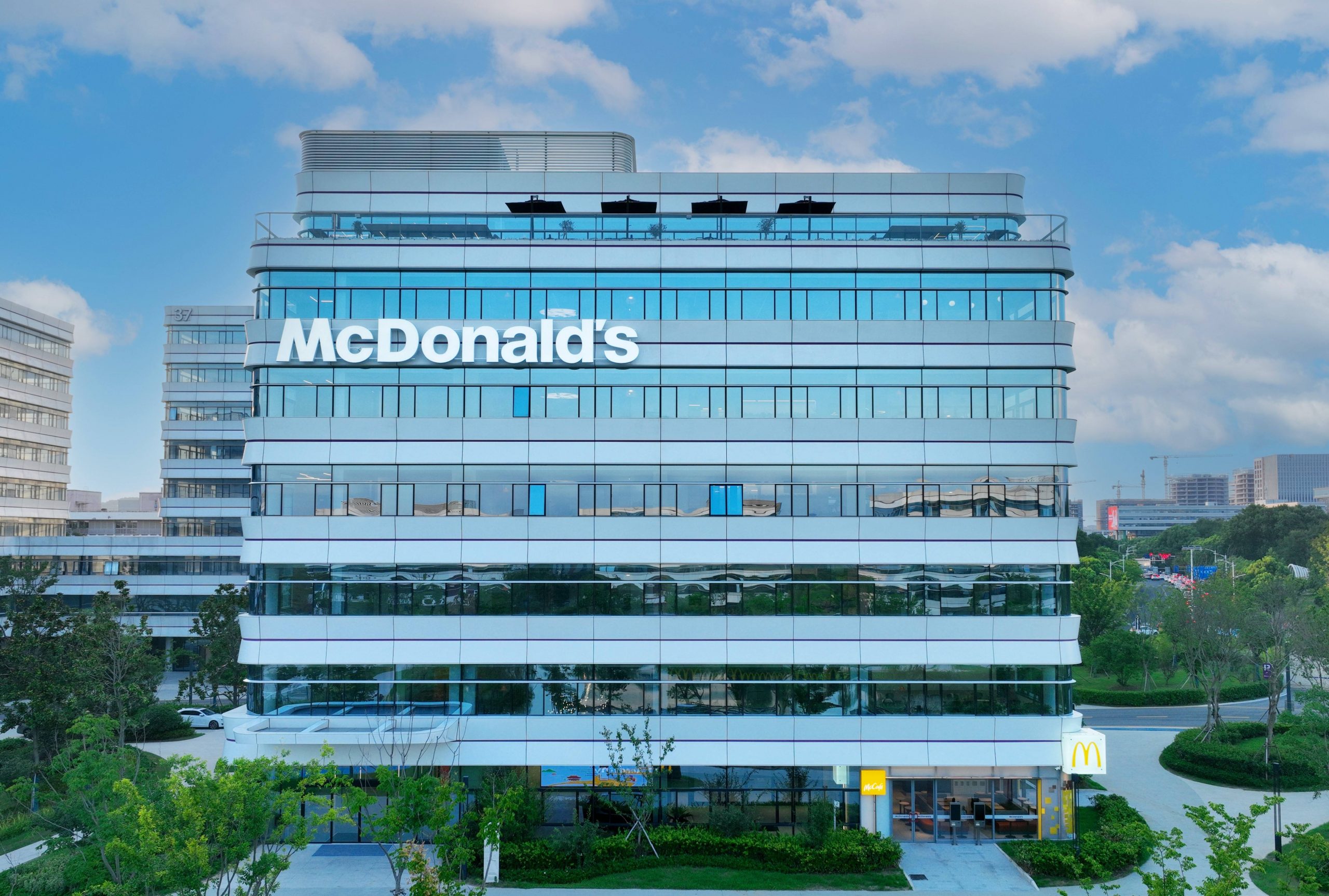 マクドナルド、南京のR&Dセンターが稼働　800億円投じて中国事業のDX目指す