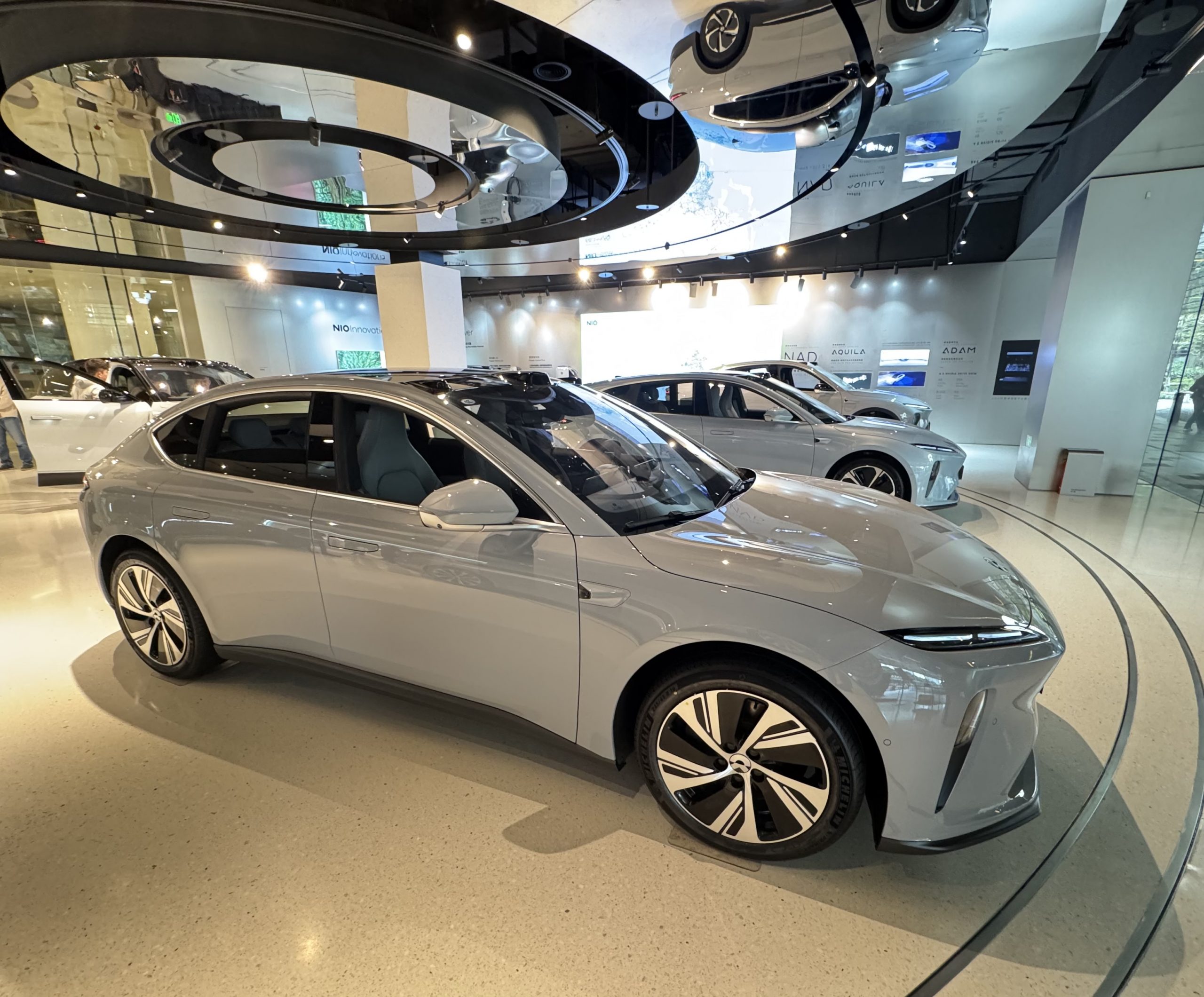 中国EV「NIO」、24年は増収も赤字拡大 コスト削減で黒字化急ぐ
