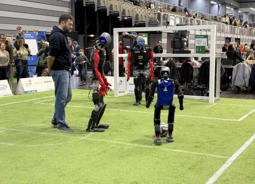 サッカーから陸上まで。運動する人型ロボットに強み。中国「Booster」が20億円調達
