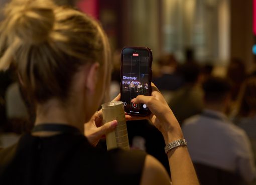 TikTok、英国で事業拡大へ　ロンドンに新拠点・270億円インフラ投資