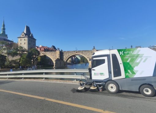「センチ単位で道路掃除」　中国の自動運転清掃車、AIで作業効率2倍＆コスト半減