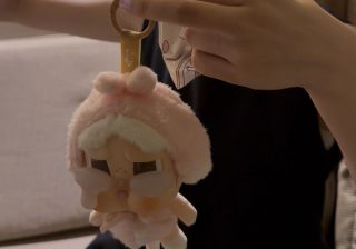 LABUBUの次は「CRYBABY」か⋯POP MART”新星”にBLACKPINKリサも夢中