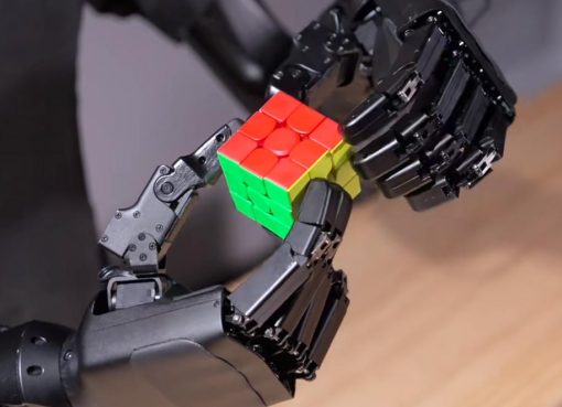 中国Unitree、ルービックキューブを操る「ロボットハンド」発表　“逆駆動”も滑らかに