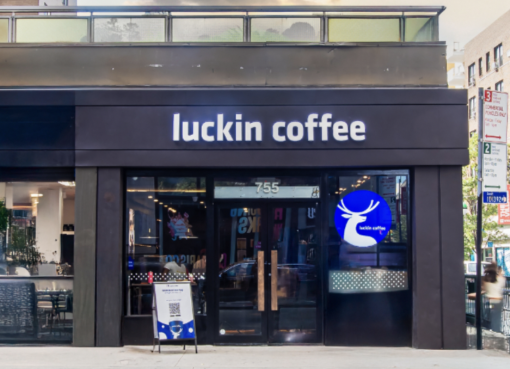 スタバは中国事業売却を検討する中、ラッキンコーヒーは米進出　NYで2店舗