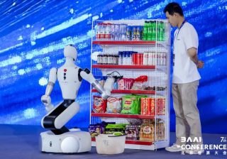 踊るだけじゃない⋯中国「Galbot」、“使える人型ロボット”が無人薬局で稼働