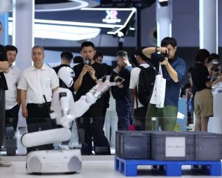 上海のAI大会が熱気⋯90種類のロボットが一堂に、驚きのパフォーマンス続々ーWAIC 2025（1）