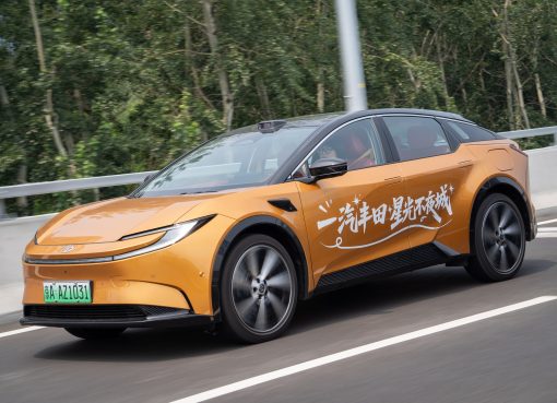 中国で求められるEVとは？トヨタ「bZ5」試乗で見えた日系EVの“逆襲”
