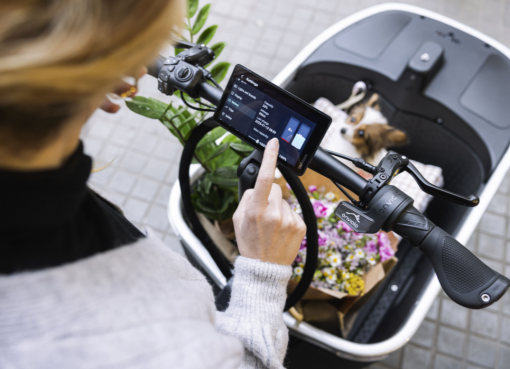 センサーで補助輪の出し方調整。深圳発eカーゴバイク、スマート機能を武器に欧州市場狙う