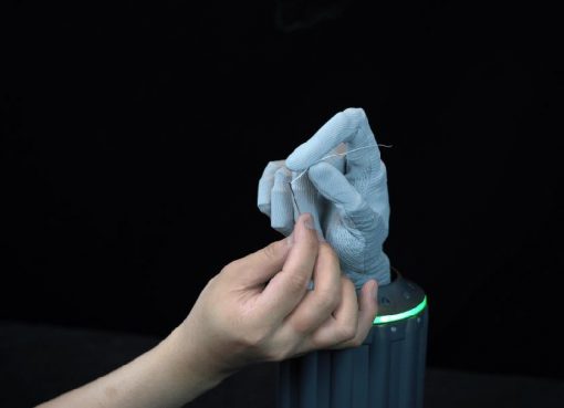 キャップ開けから糸通しまで⋯世界最高「38自由度」のロボットハンド、中国で誕生