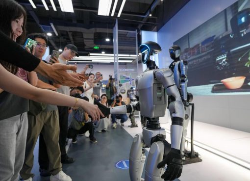 世界初のAIロボット専門店、北京に登場　100種類の製品が一堂に