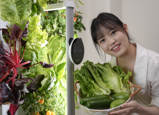 AIで“枯らさない”室内菜園。中国発スマート栽培機、最大30種同時栽培・自動管理