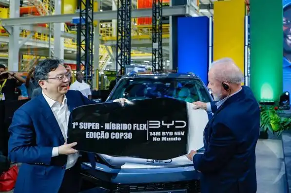 BYD、ブラジル工場で1400万台目のEVをラインオフ　ルラ大統領がオーナーに　