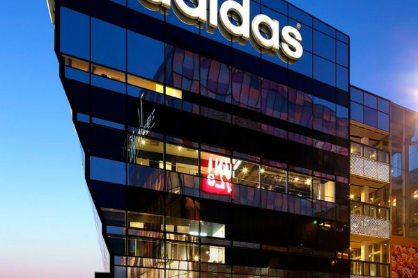 製品の95%「メイド・イン・チャイナ」に アディダス、上海をグローバル拠点へ