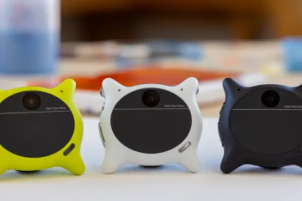 “考えるカメラ”「Looki」、1000万ドル調達。AIが自動で撮影・編集するウェアラブルVlogデバイス登場