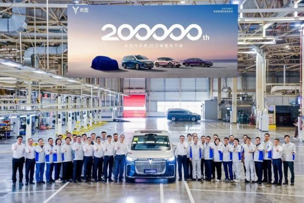 東風汽車傘下の高級EV「嵐図(VOYAH)」、香港に上場申請 業界最速で四半期黒字達成の実力