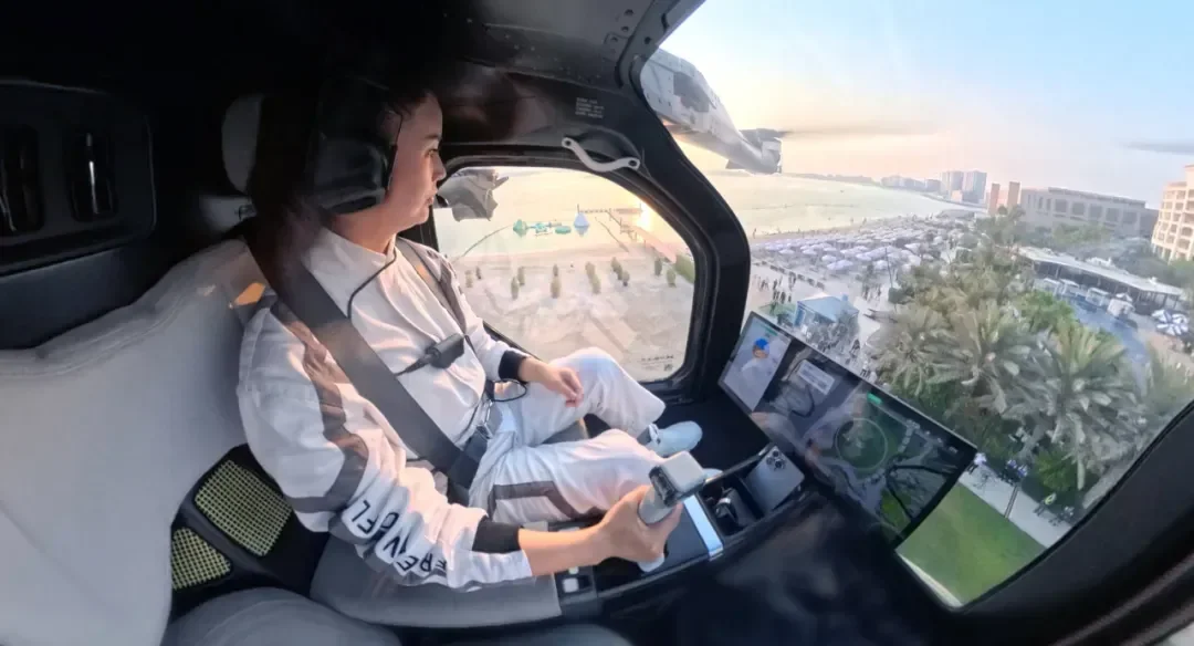 中国の分離式eVTOL「陸地航母」、ドバイで有人飛行に成功　中東で600台の大型受注も