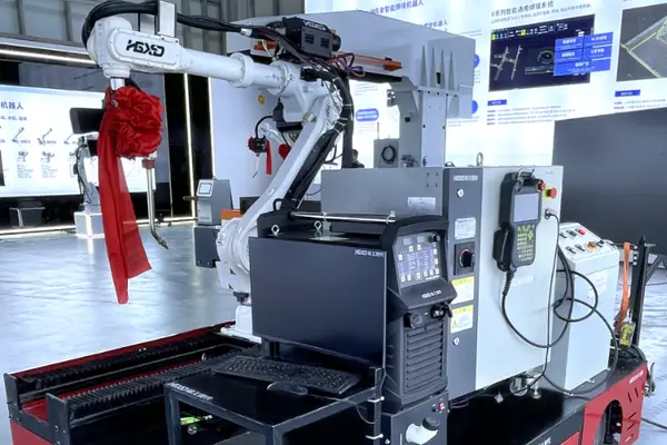 AI溶接ロボットで製造現場の人手不足に挑む、非標準部品にも対応：中国・3Srobotics