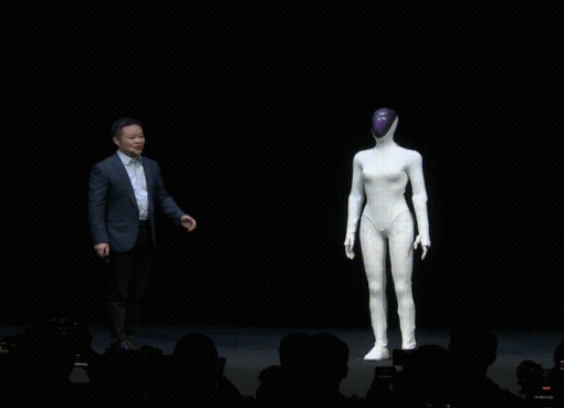 小鵬汽車ヒューマノイド「IRON」ー”人間にしか見えない”と話題　中の人疑惑も