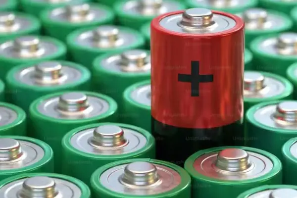独自技術で包囲網を打破。中国のボタン型電池、AIデバイス向けに供給加速