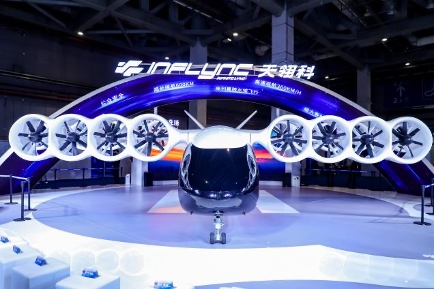 「空飛ぶクルマ」が高速鉄道同等の料金に？中国eVTOLの新星、世界初「ティルトウイング型」発表