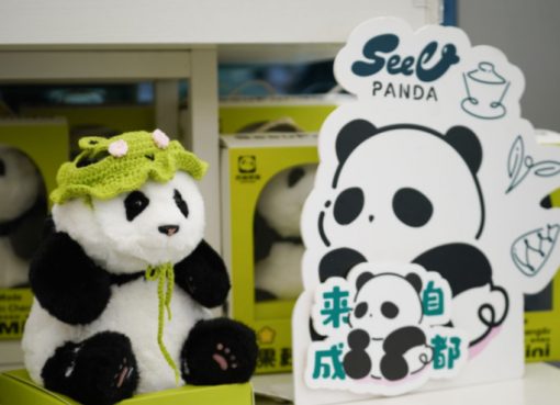 ぬいぐるみのパンダ「花花」、日米で売れ行き好調　四川省成都市