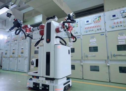 中国の変電所、双腕ロボットが「無人点検」実現　データ連携で意思決定も支援