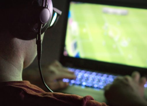 「鳥の巣」6万人が熱狂ーー中国eスポーツ、デジタル経済の新成長エンジンに