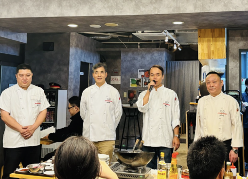 新宿の夜に「ガチ中華」の巨頭が集結⋯日本人初招待『在日中国人シェフの会』がディープすぎた