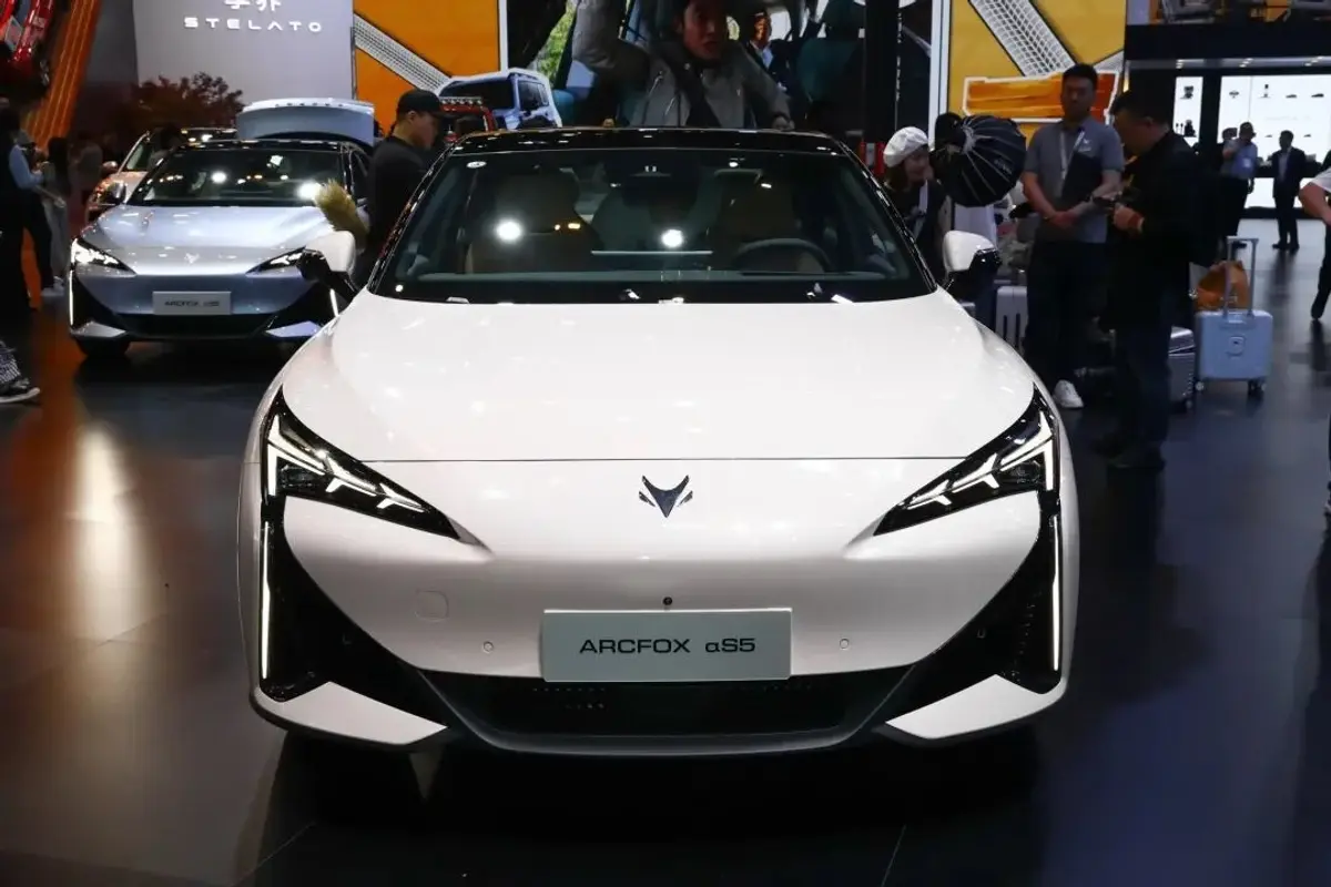 中国、初の「レベル3」EV量産を認可　長安・北京汽車系2車種が自動運転の実用化へ王手