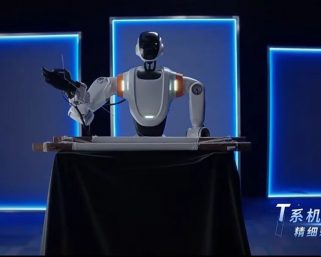 刺繍ができる人型ロボット、中国TARSが世界初実演　狙いは製造現場