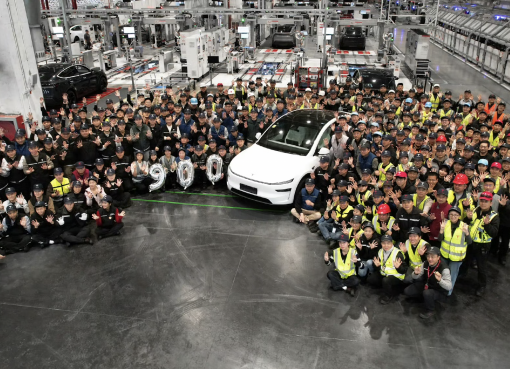 米テスラ、世界900万台目の完成車が上海でラインオフ